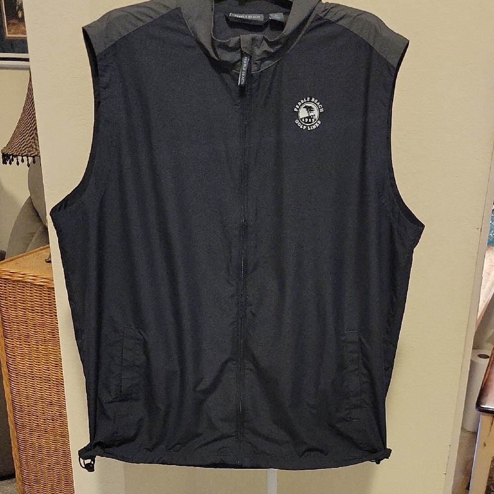 MEN'S PEBBLE BEACH COLLECTION BLACK NYLON ZIPPER VEST....XL